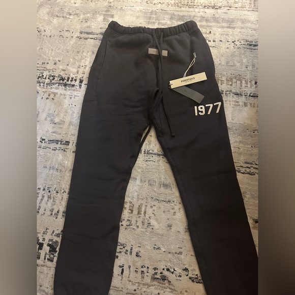 Essentials Sweatpants - Picture 3 of 3